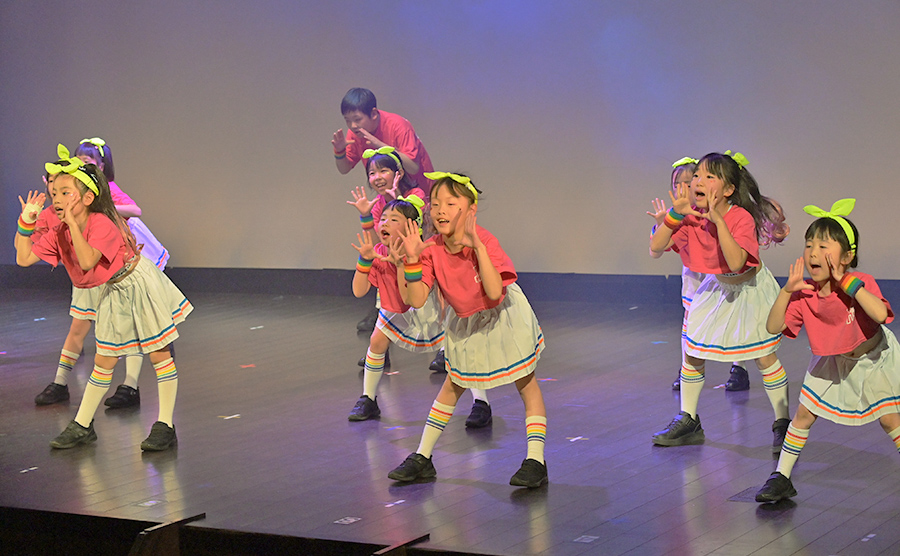 ダンス教室でレッスン中の様子